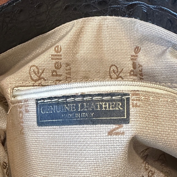 Chic Black and Tan Shoulder Bag - Picture 7 of 9